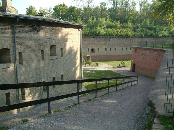 Brunnen vor dem KSC Vereinsheim